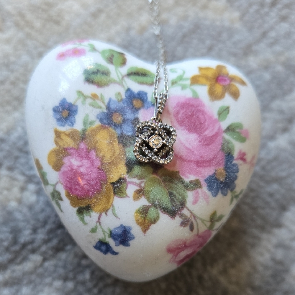 Kay Jewlers The Center Of Me Necklace 18" Sterling Silver 1/10 Ct TW Diamond